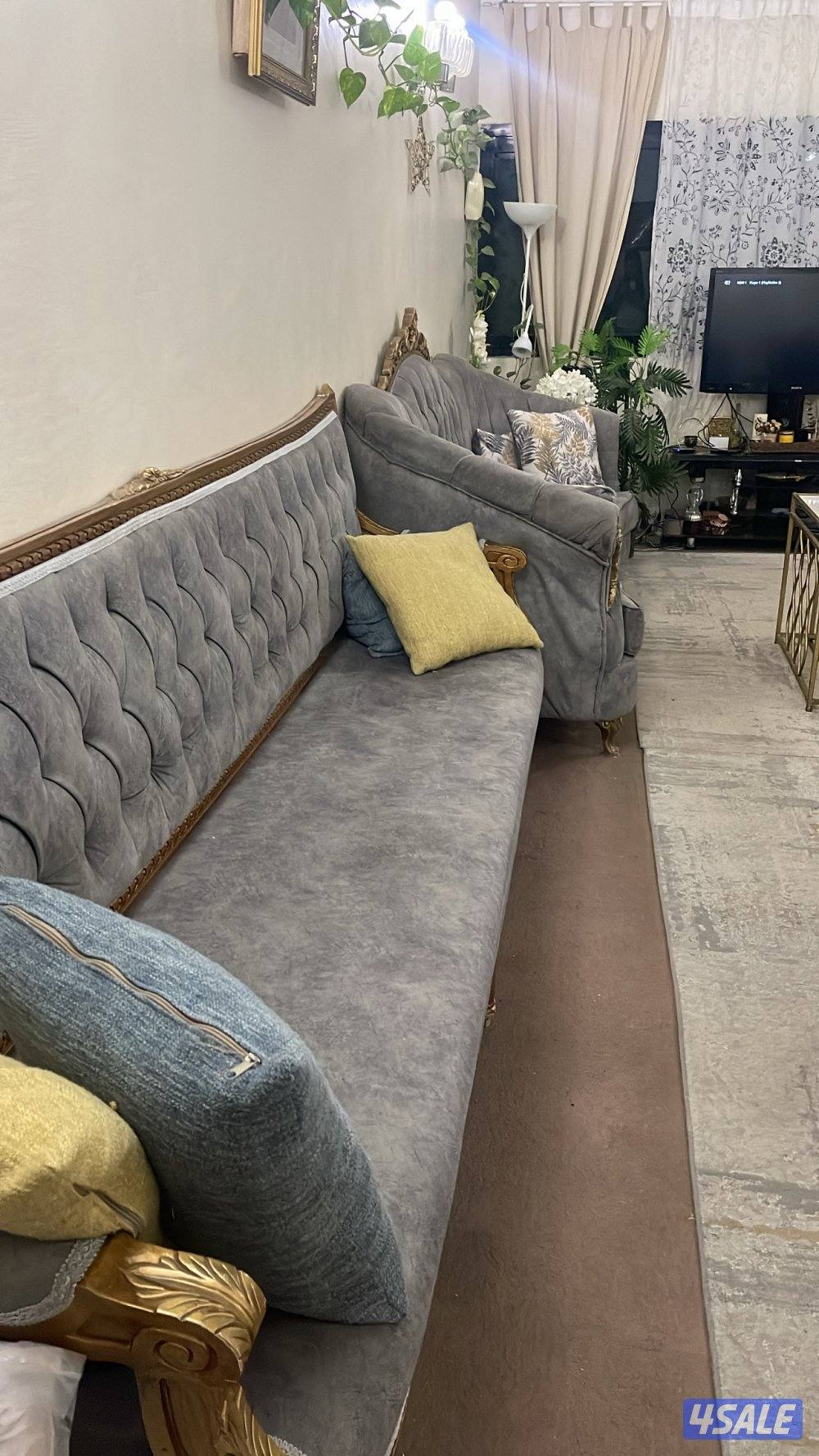 طقم كنب كامل مع طاولة الوسط0