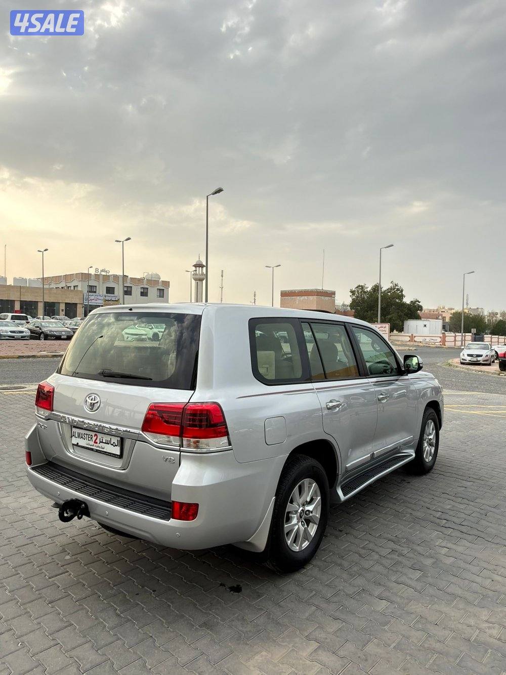 للبيع لاند كروزر GXR موديل 20211