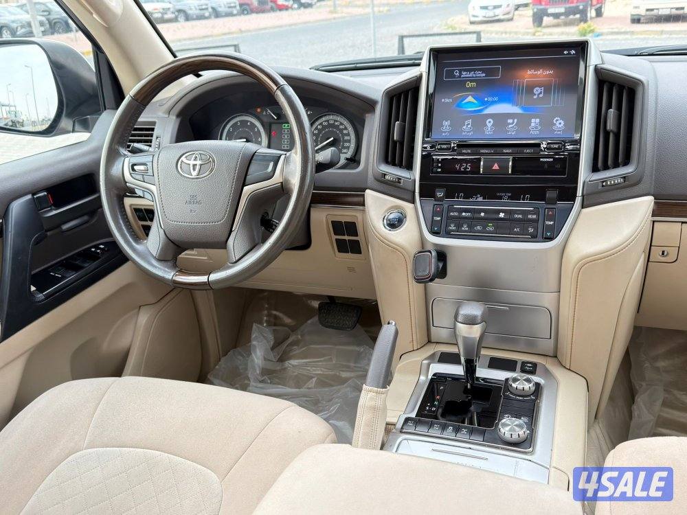 للبيع لاند كروزر GXR موديل 202112