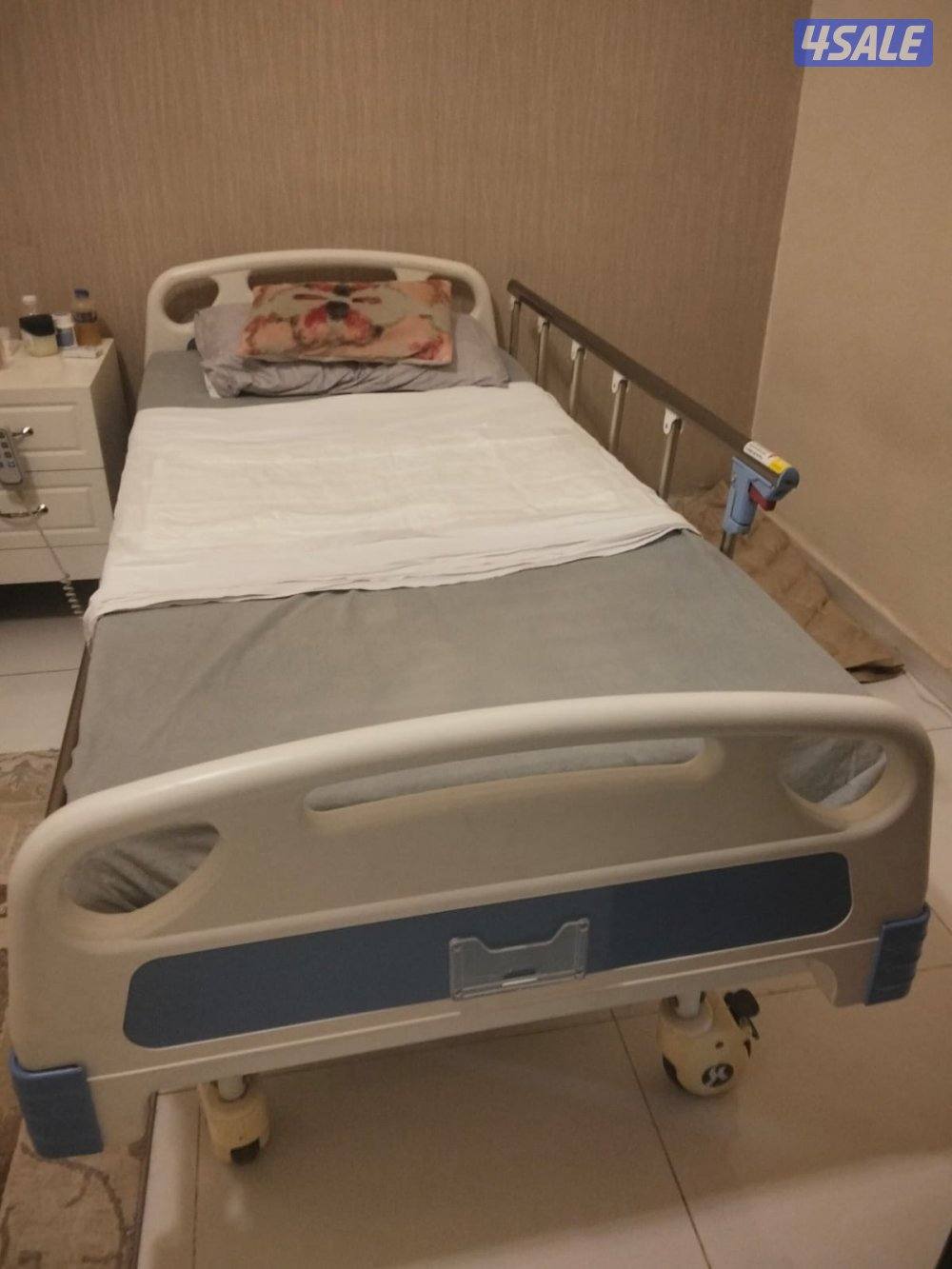 سرير طبي كهربائي  متحرك لكبار السن وذوي الاحتياجات الخاصه للاطفال3