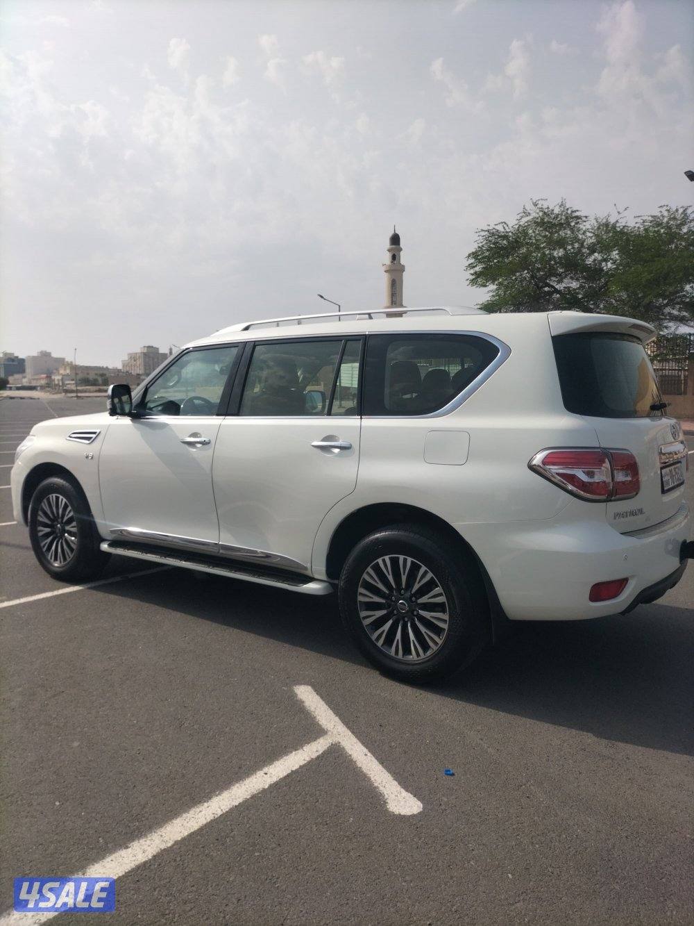 للبيع باترول 2015 بلاتينوم شرط الفحص قير مكينه شاصي بدي أربع قطع. فقط7