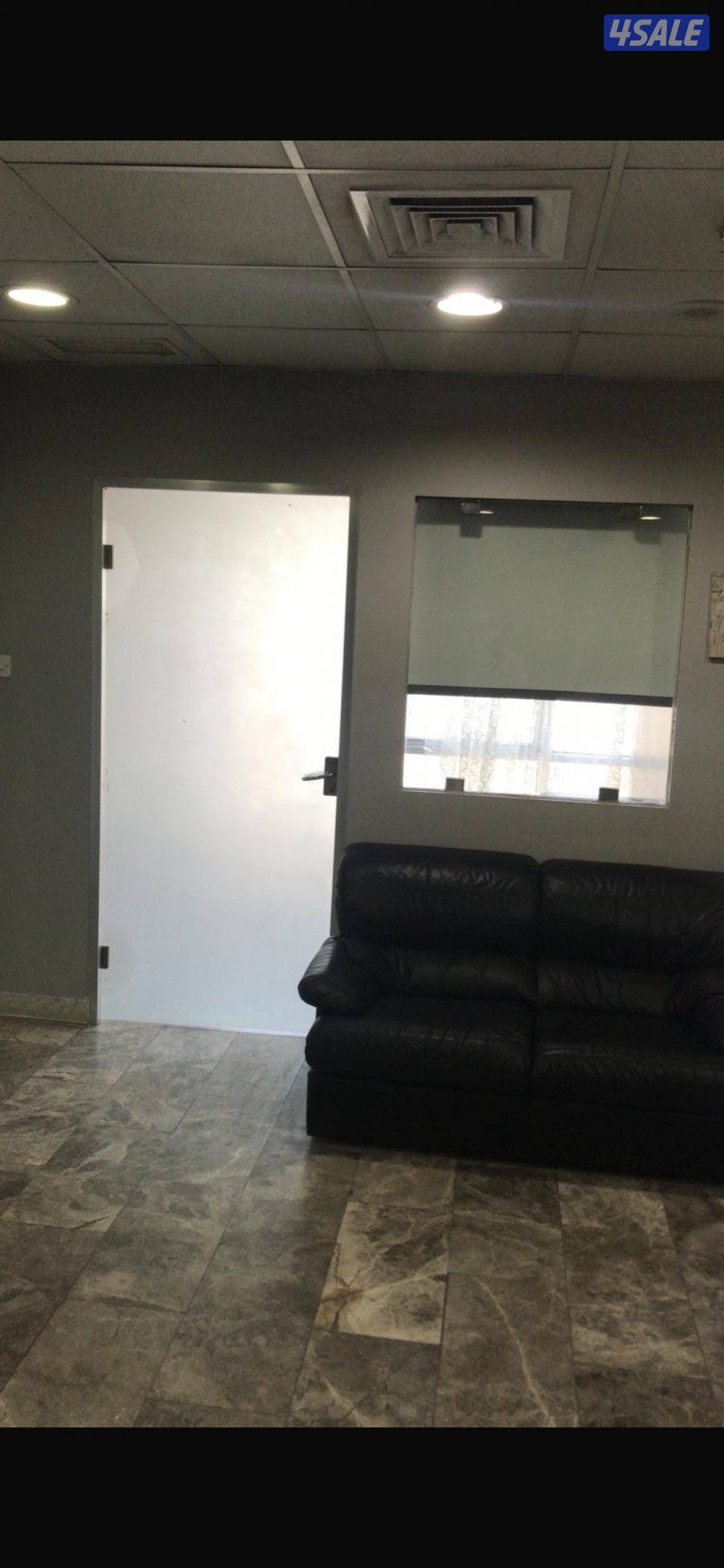 للإيجار مكتب في شرق مساحة 20 متر2