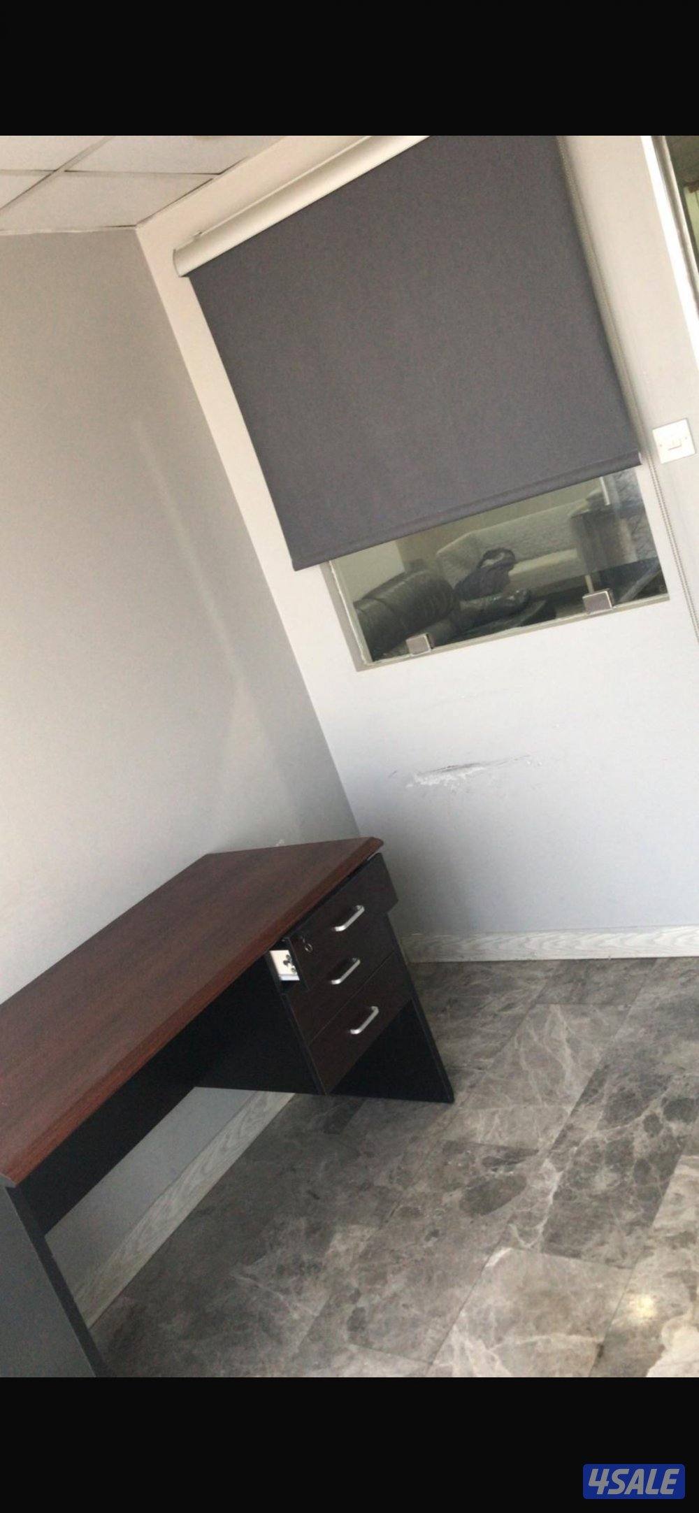 للإيجار مكتب في شرق مساحة 20 متر4