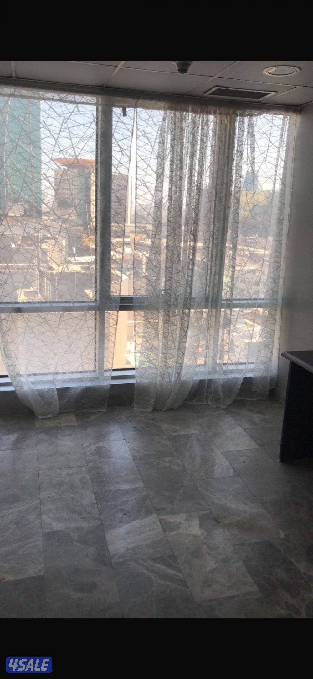 للإيجار مكتب في شرق مساحة 20 متر5