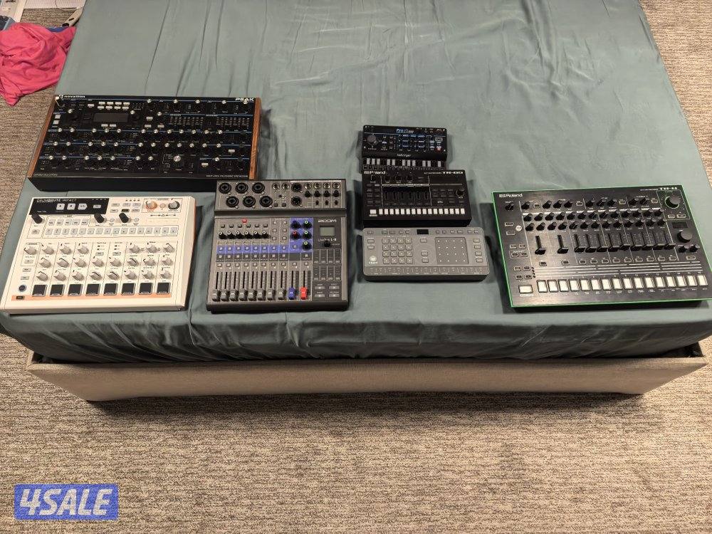 music producers piano drums mixer0