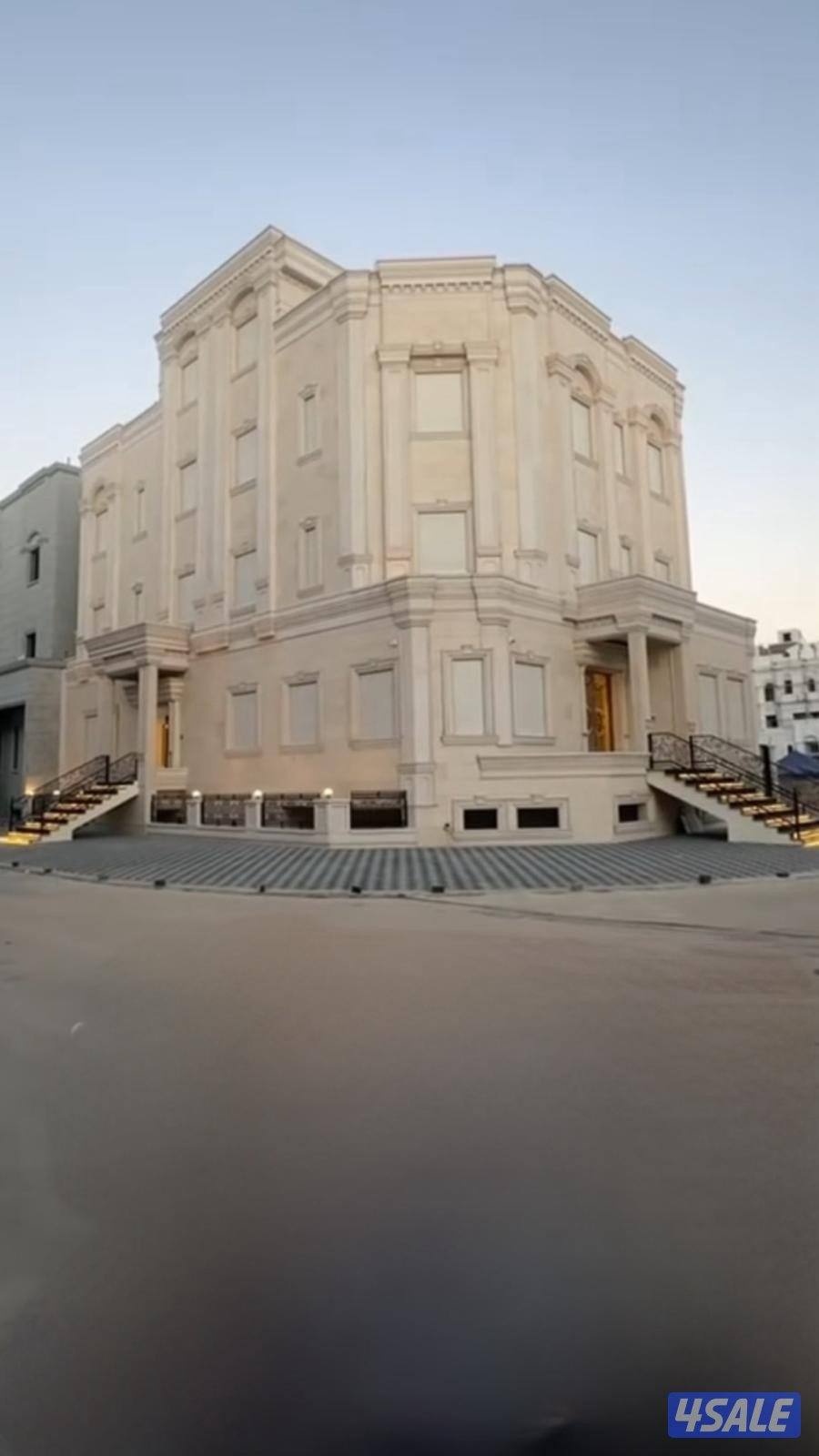 للبيع بيت جنوب عبدالله المبارك زاويه شارعين سرداب ٣ ادوار وربع0