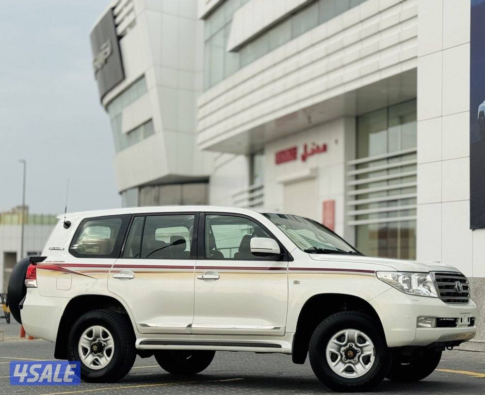 للبيع لاند كروزر GXR موديل 20101