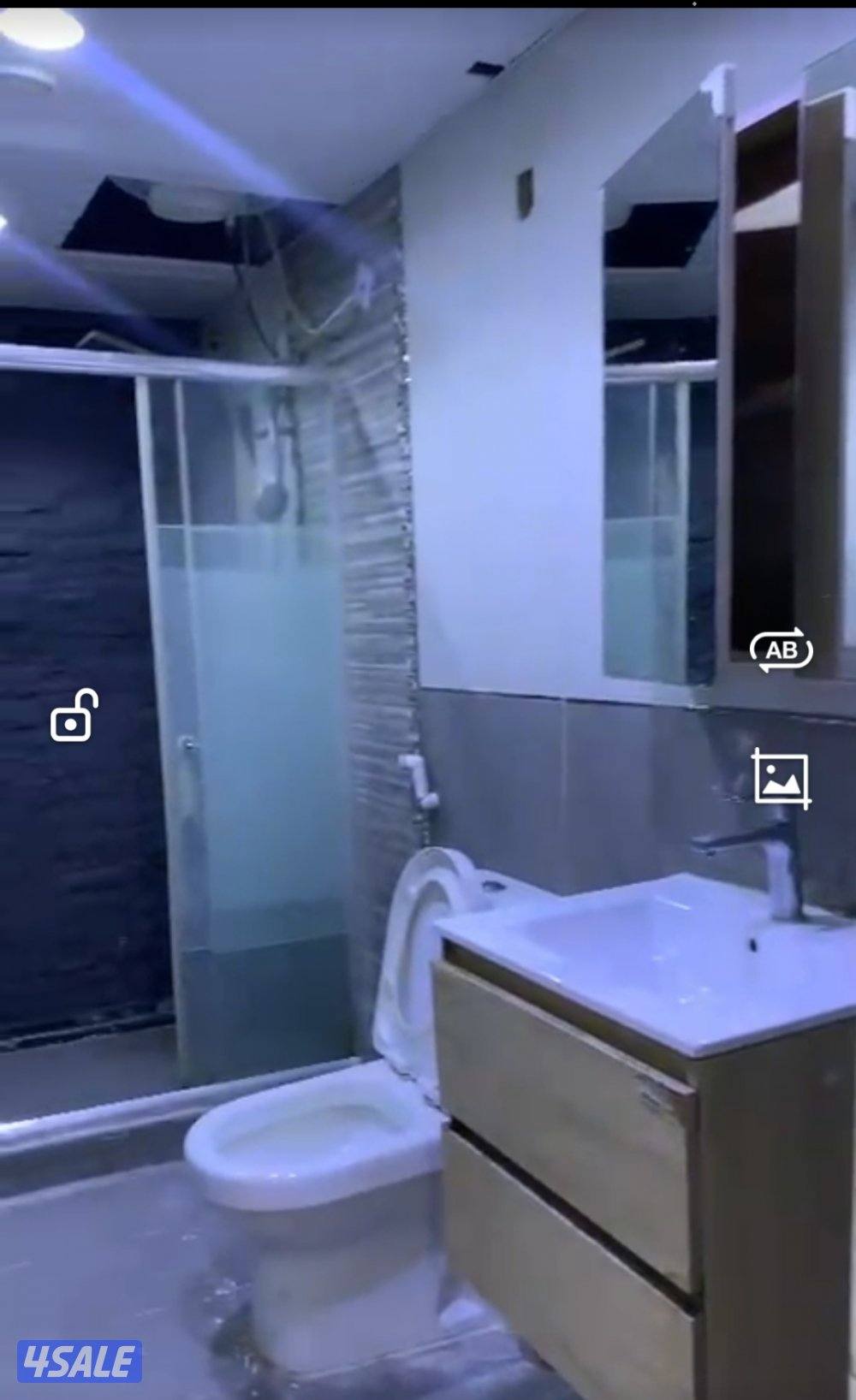 شقه نص دور كبيره ٥ غ وصاله ومطبخ وحمامين عايله4