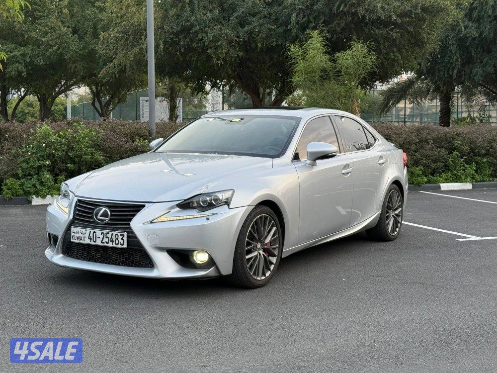 للبيع لكزس iS 200t موديل 20164