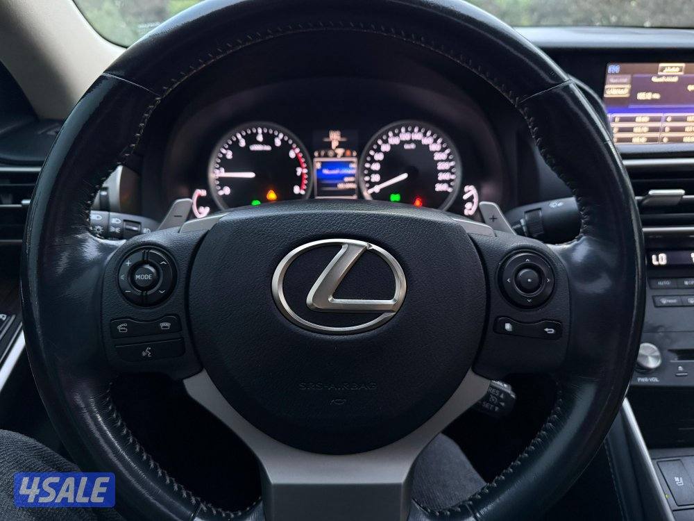 للبيع لكزس iS 200t موديل 201610