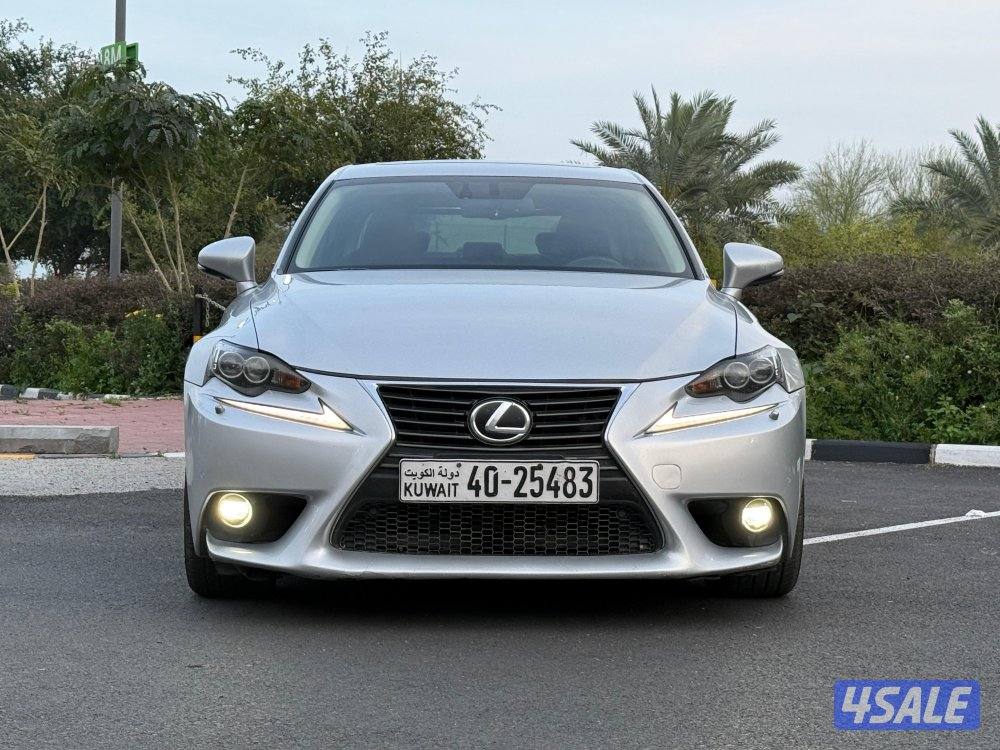للبيع لكزس iS 200t موديل 201612