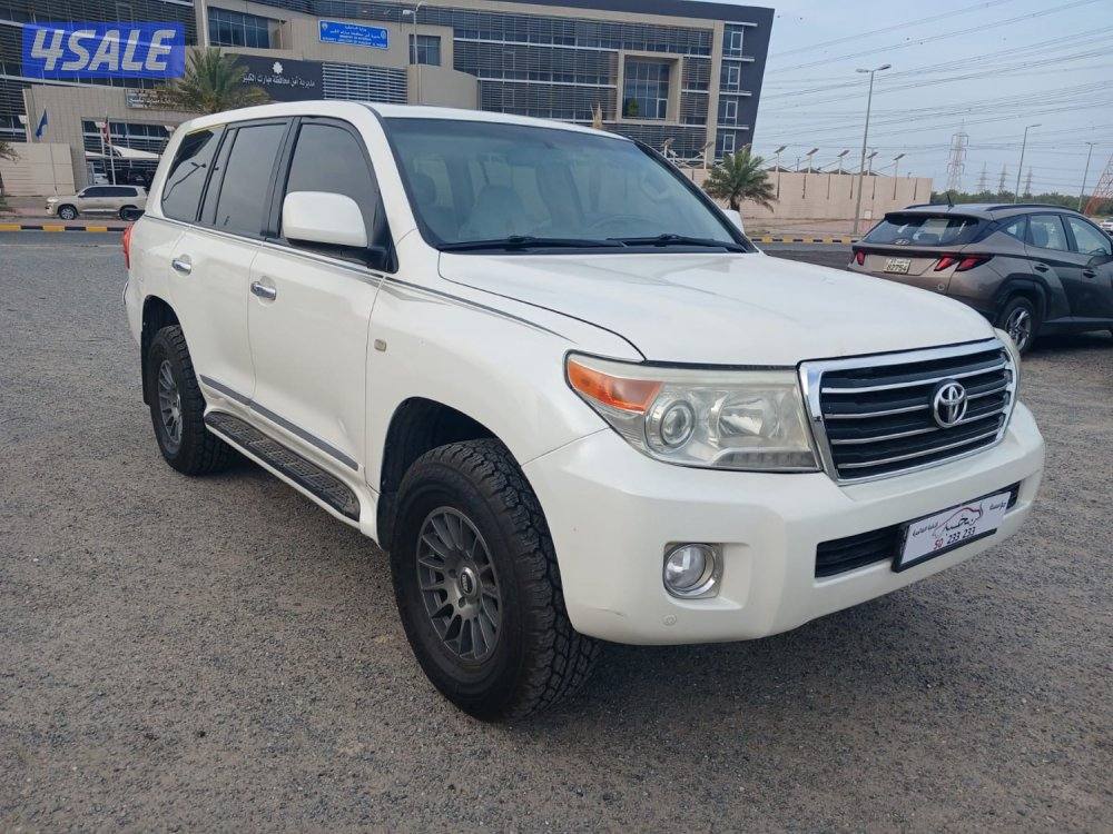 للبيع لاندكروزر قير عادى موديل ٢٠١٠0