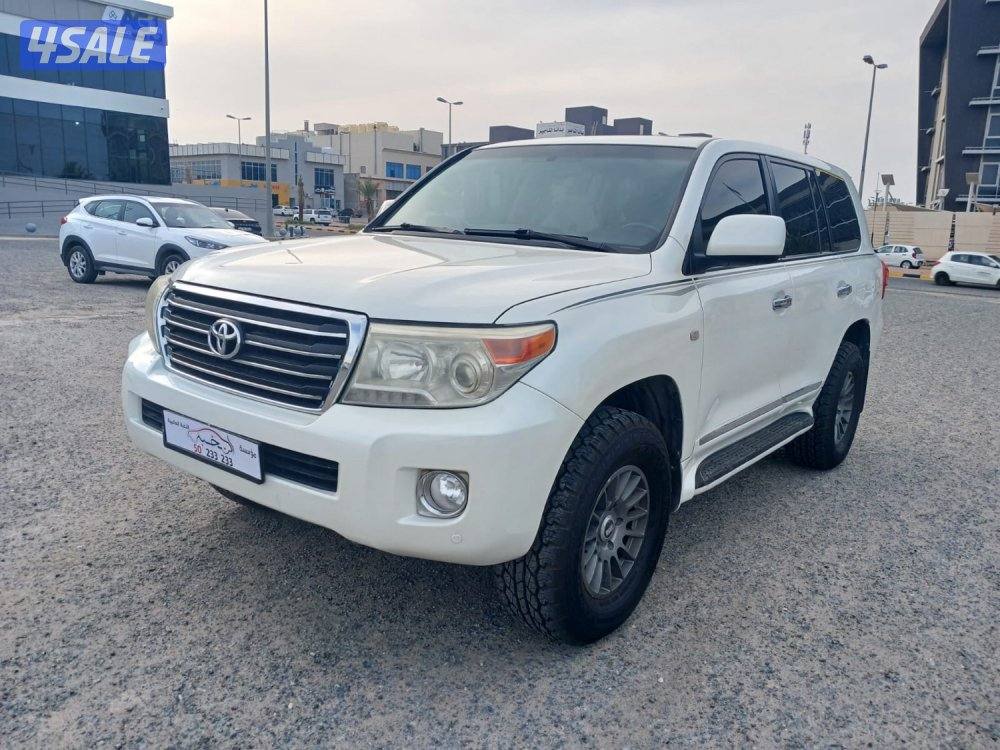 للبيع لاندكروزر قير عادى موديل ٢٠١٠1