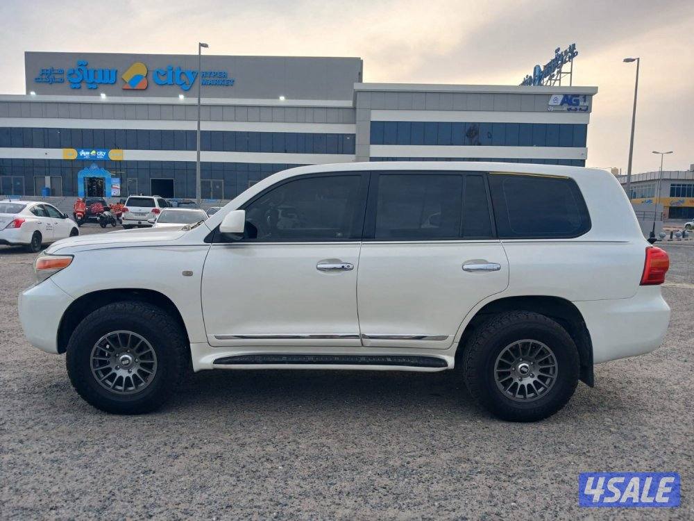 للبيع لاندكروزر قير عادى موديل ٢٠١٠2