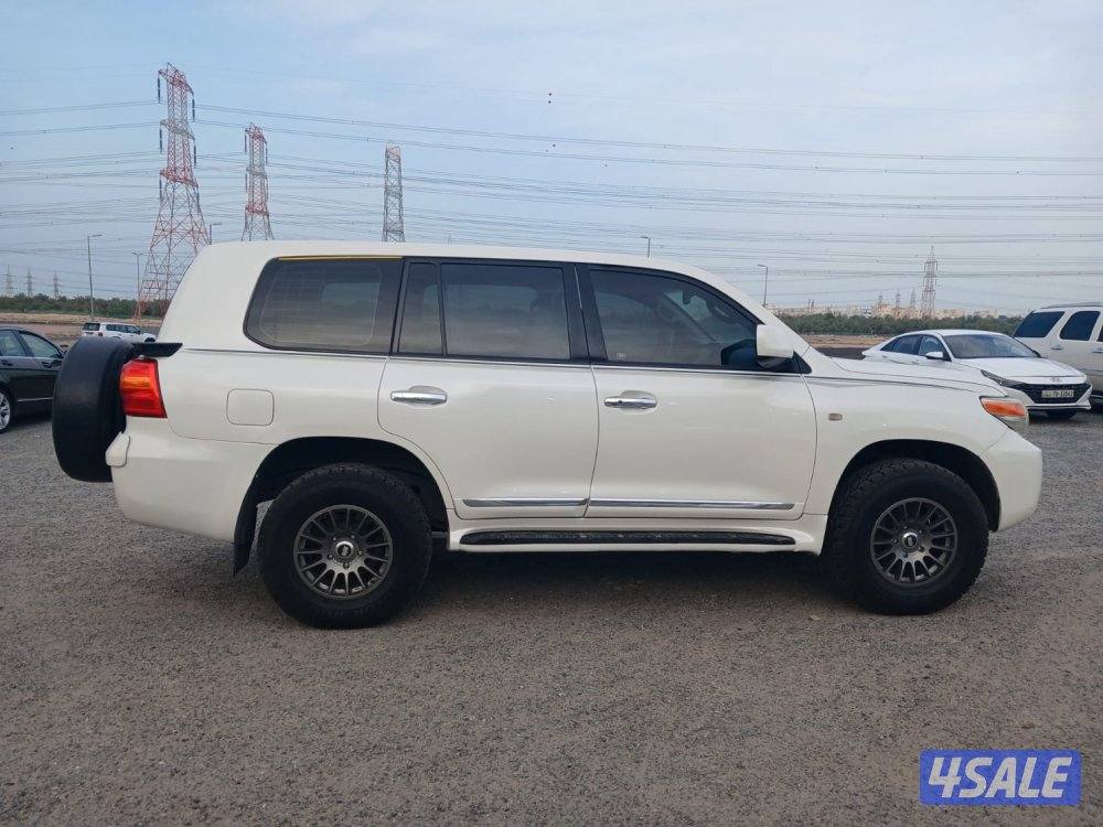 للبيع لاندكروزر قير عادى موديل ٢٠١٠3