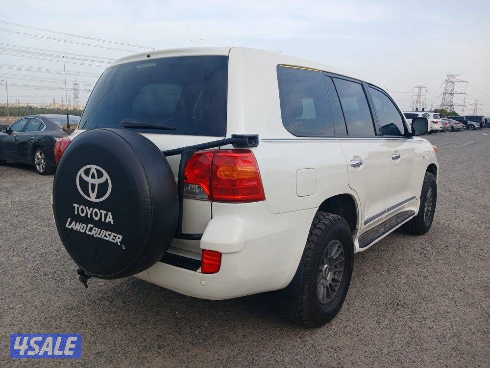 للبيع لاندكروزر قير عادى موديل ٢٠١٠4