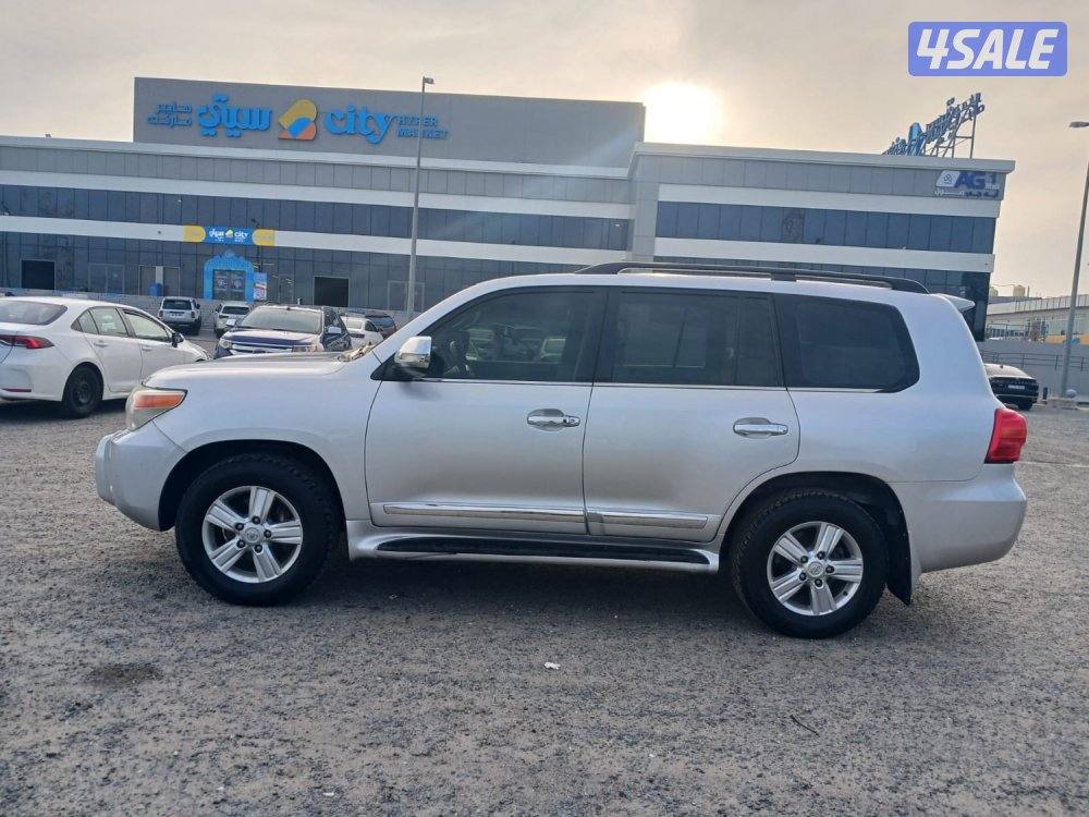 للبيع لاندكروزرGXR موديل ٢٠١٢2