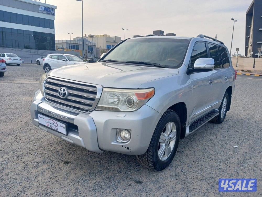 للبيع لاندكروزرGXR موديل ٢٠١٢1