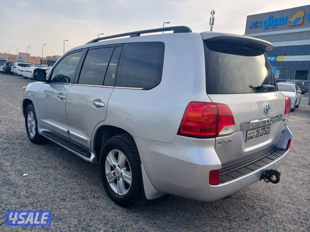 للبيع لاندكروزرGXR موديل ٢٠١٢5