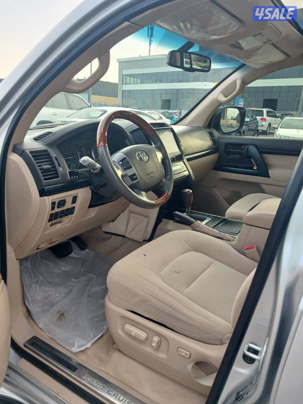 للبيع لاندكروزرGXR موديل ٢٠١٢7