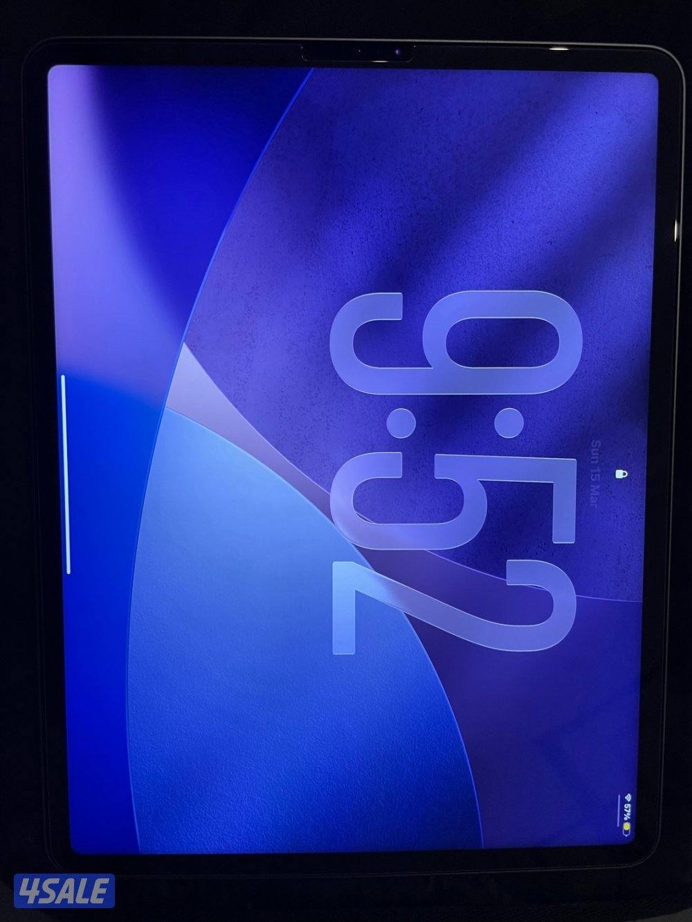 Ipad pro 12.9 الجيل الخامس m1 128GB wifi نظيف جداً و عليه حماية والشحن1