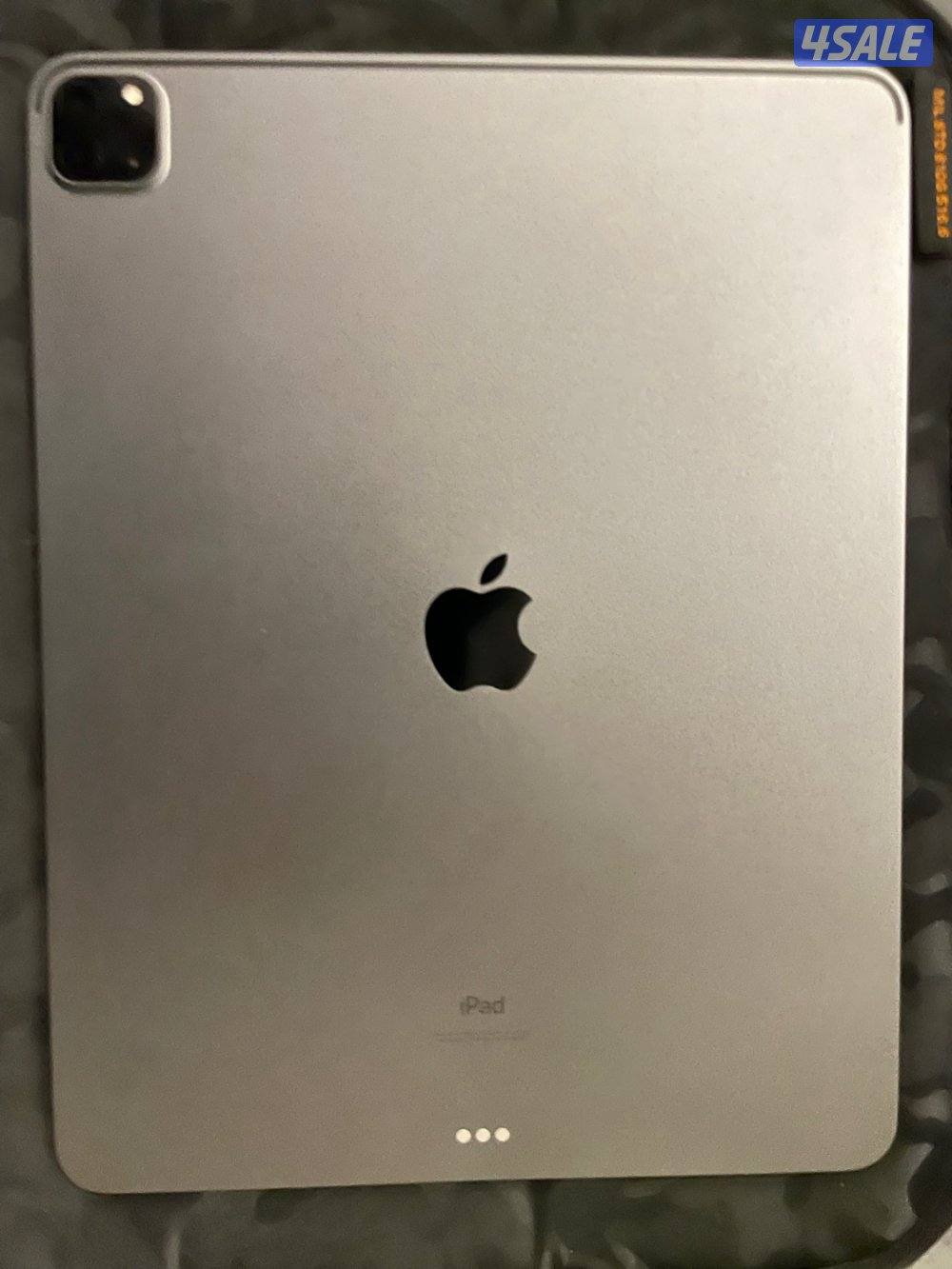 Ipad pro 12.9 الجيل الخامس m1 128GB wifi نظيف جداً و عليه حماية والشحن0