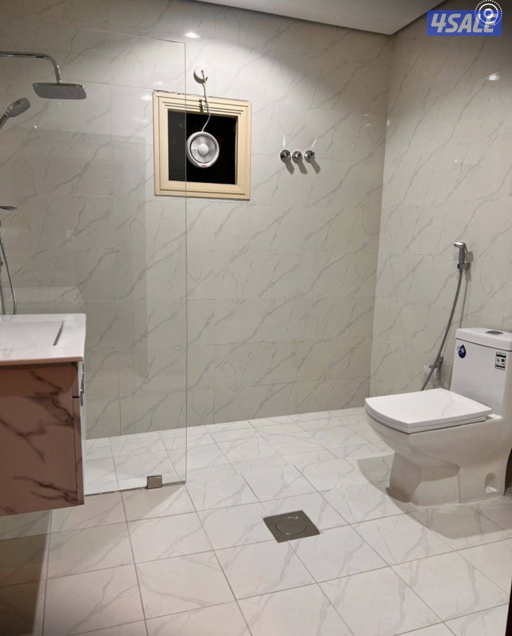 للايجار قيلا في بيان ق13 خمس غرف نوم وديوانية1