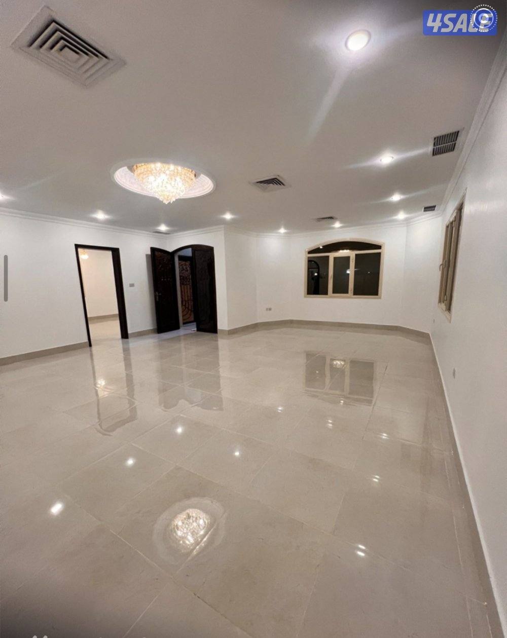 للايجار قيلا في بيان ق13 خمس غرف نوم وديوانية7