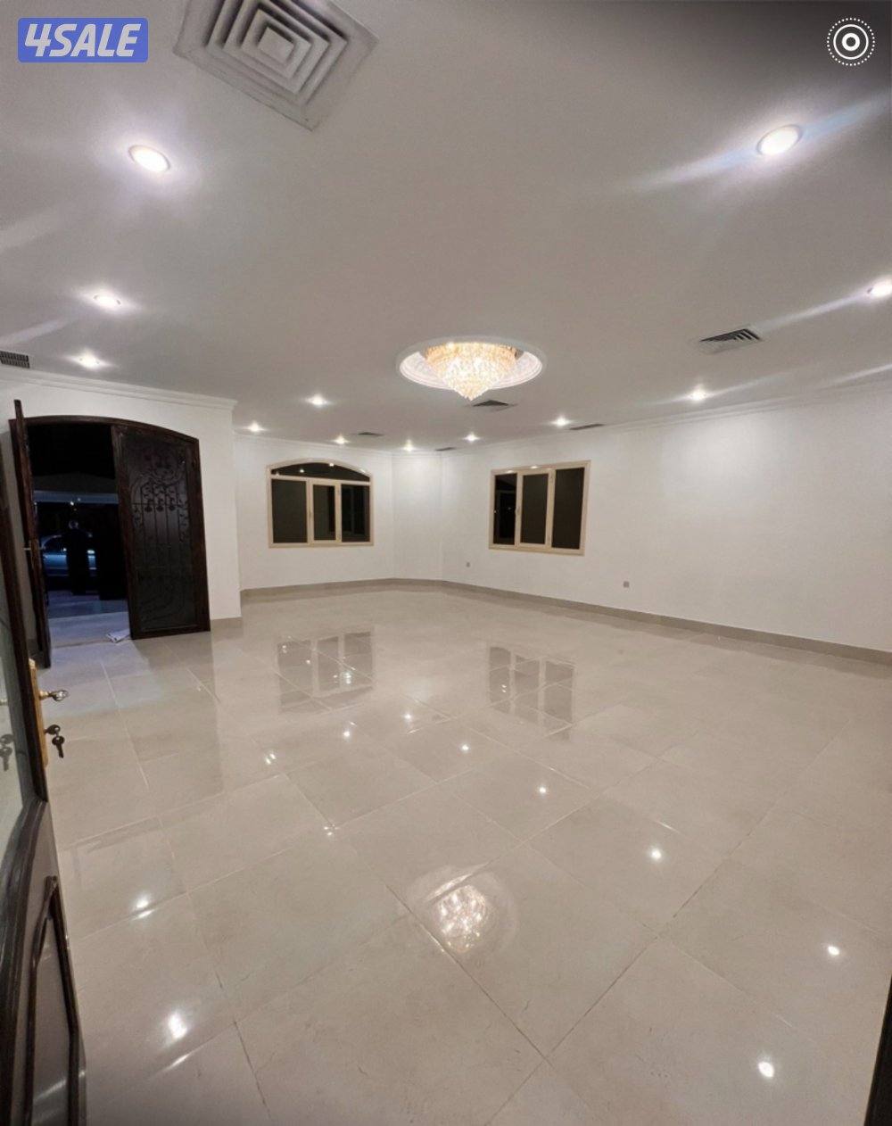 للايجار قيلا في بيان ق13 خمس غرف نوم وديوانية9