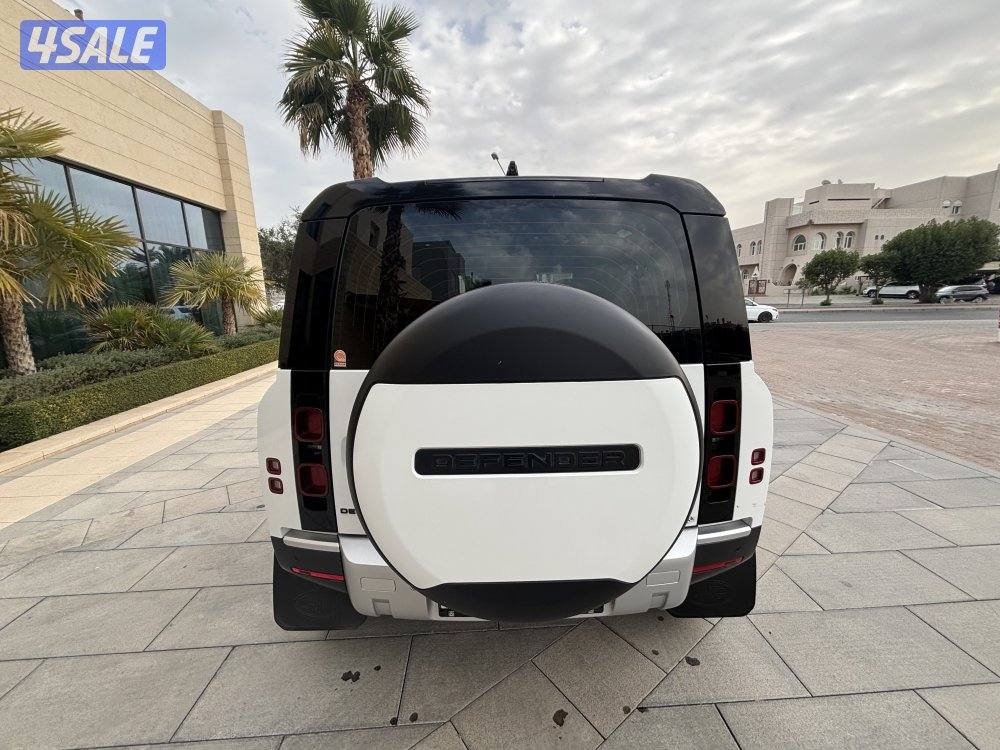 Land Rover Defender V6 P400 model 20215