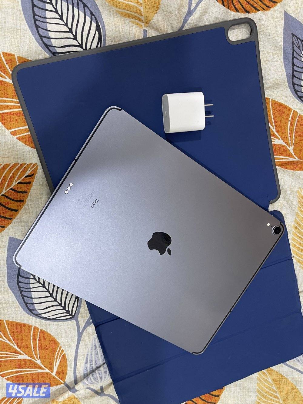 ايباد ابل برو 12.9 انش 256 قيقا خط شريحة شغال زين مع كفر وشحن والواير0