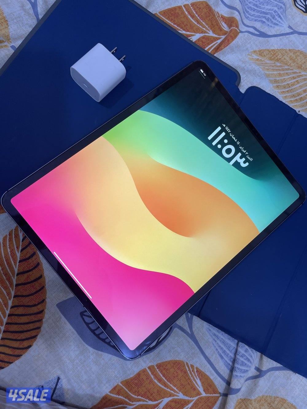 ايباد ابل برو 12.9 انش 256 قيقا خط شريحة شغال زين مع كفر وشحن والواير5