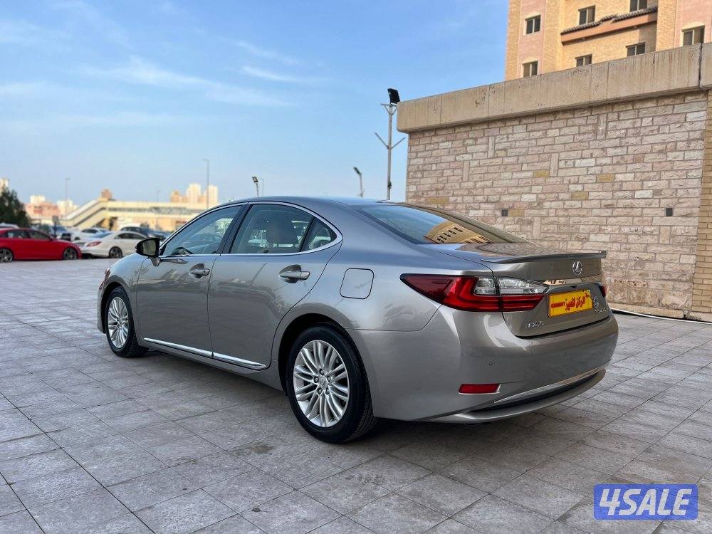 لكزس 2018/ES250 ماشي 149 الف بحالة الوكاله صبغ الوكاله شرط الفحص7