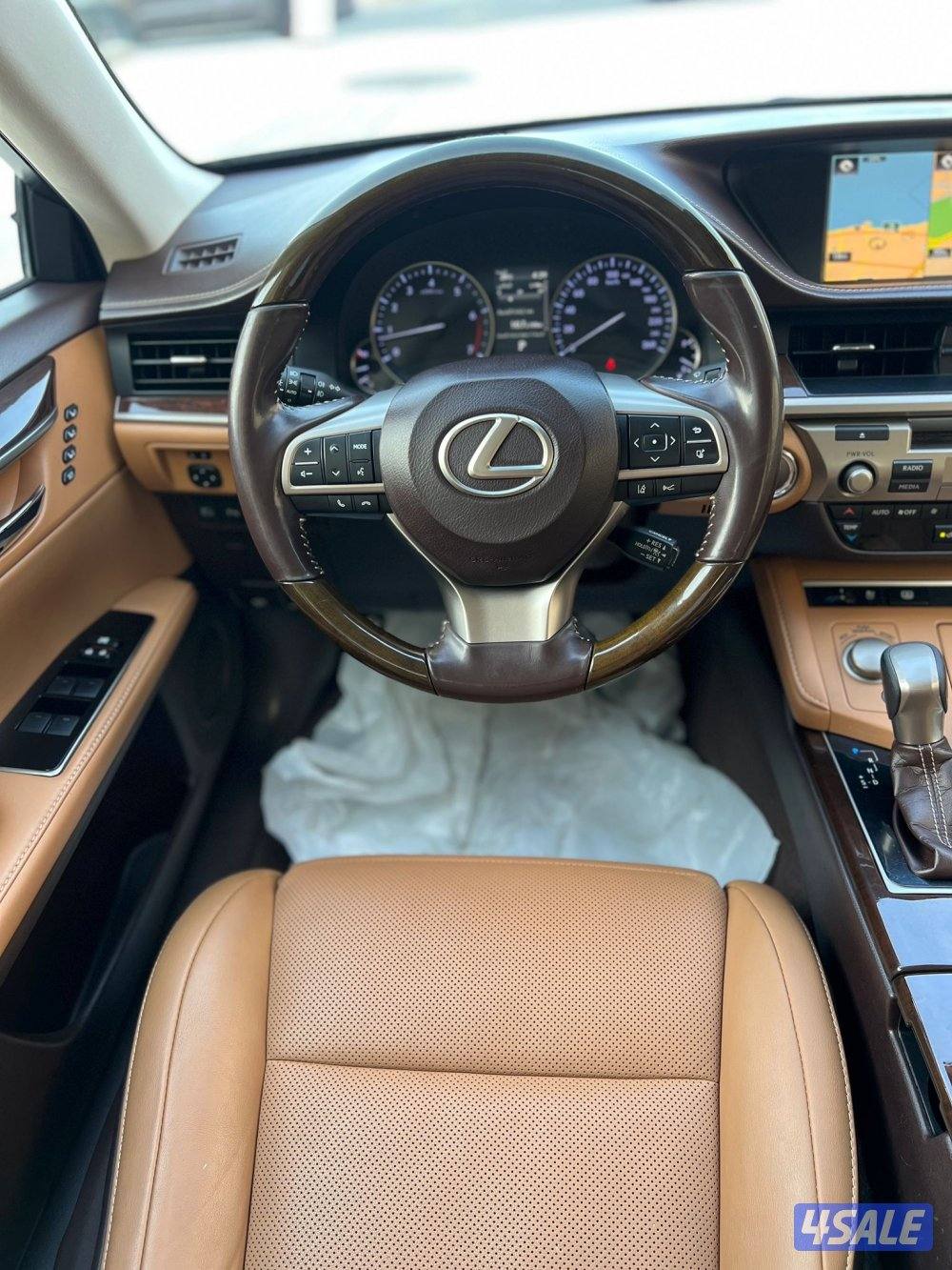 لكزس 2018/ES250 ماشي 149 الف بحالة الوكاله صبغ الوكاله شرط الفحص10