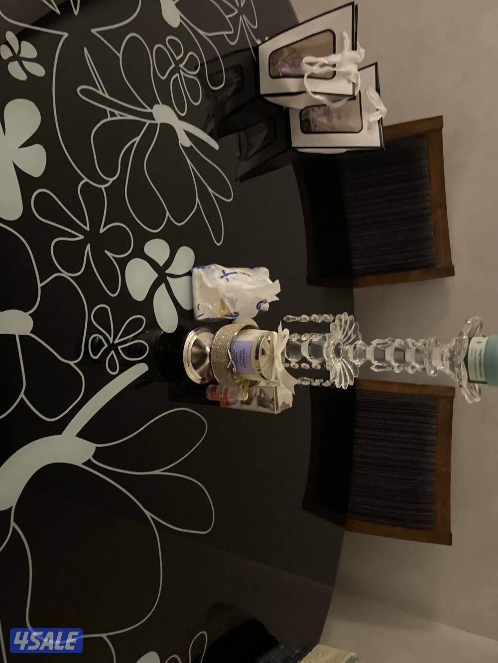 طاولة طعام مع 4 كراسي2