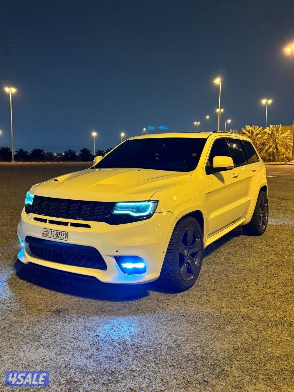 للبيع او للبدل مع يوكن SLT جراند شيروكي اس ارتي ايت0