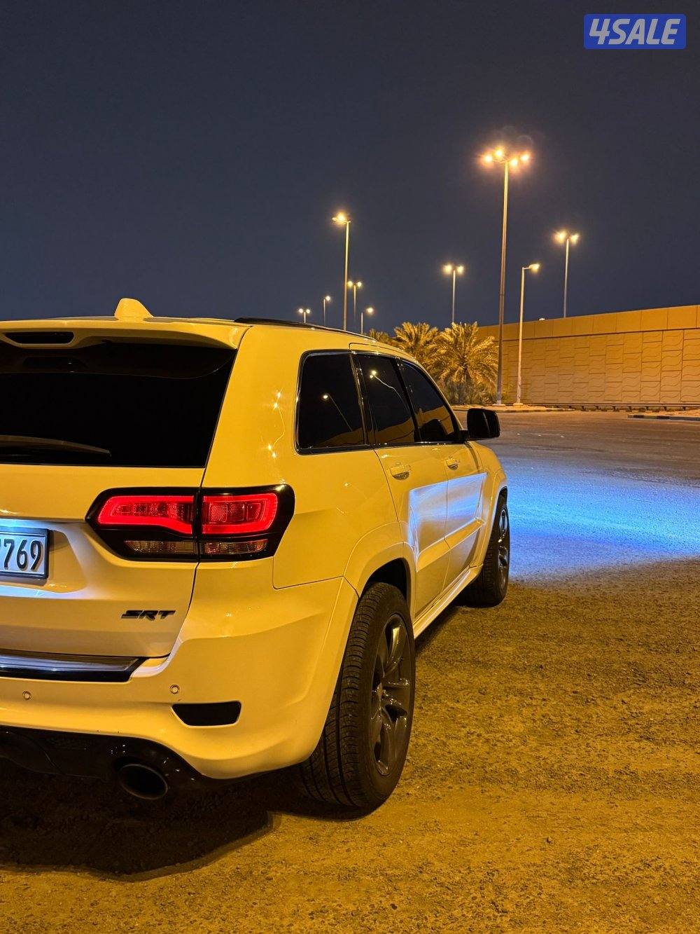 للبيع او للبدل مع يوكن SLT جراند شيروكي اس ارتي ايت2