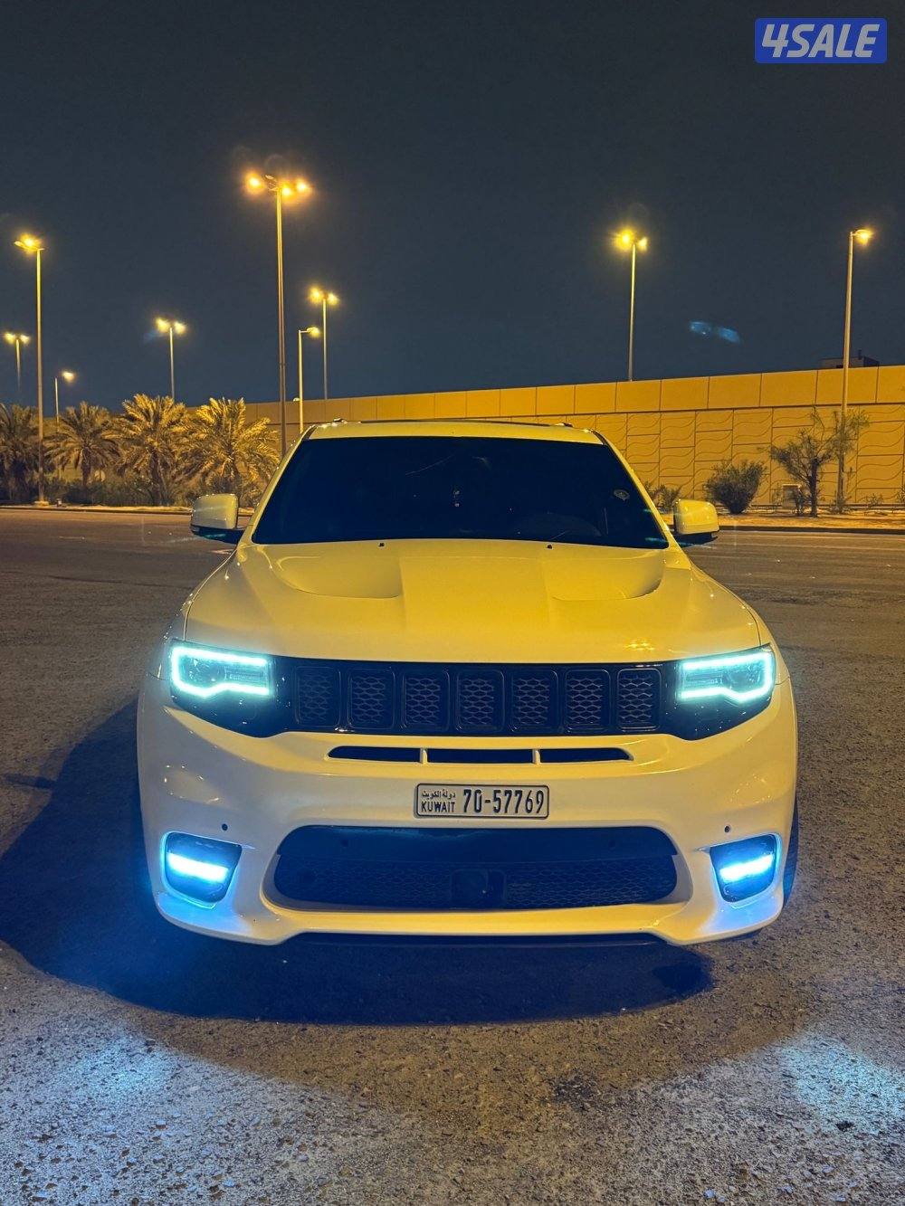 للبيع او للبدل مع يوكن SLT جراند شيروكي اس ارتي ايت6