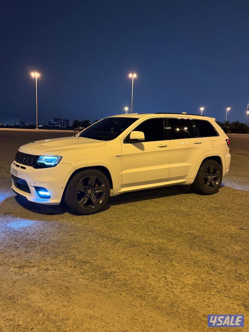 للبيع او للبدل مع يوكن SLT جراند شيروكي اس ارتي ايت5