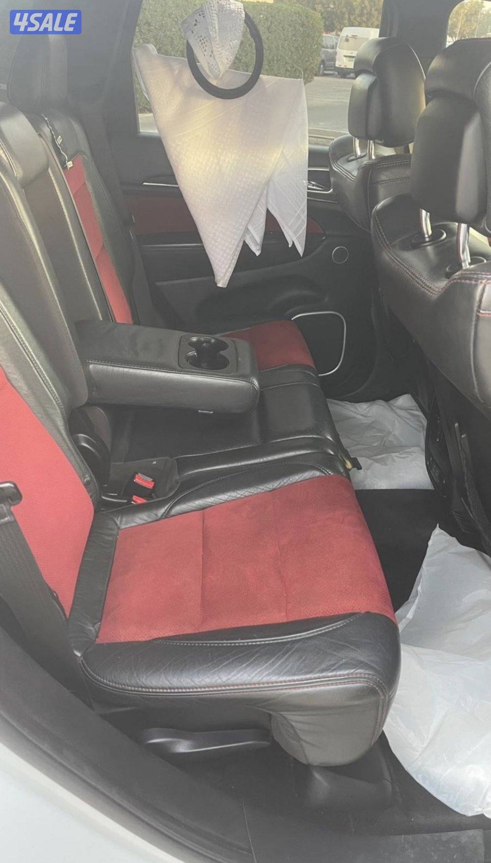 للبيع او للبدل مع يوكن SLT جراند شيروكي اس ارتي ايت9