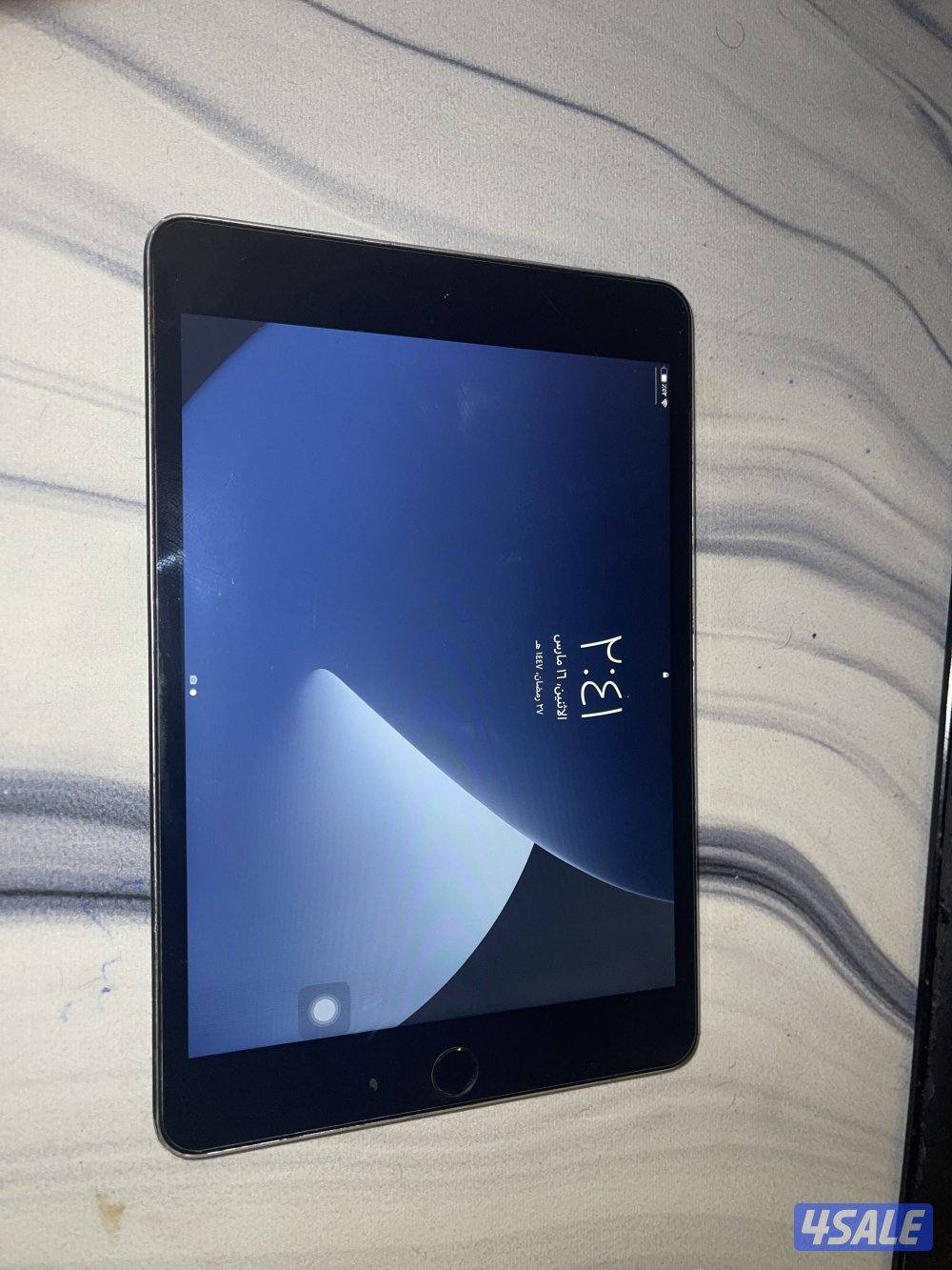 ايباد شغال بس فيه عيوب بسيطه احد عيوبه الزر التشغيل لازم تضغطها0