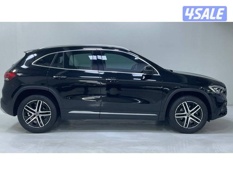 Mercedes-Benz GLA4
