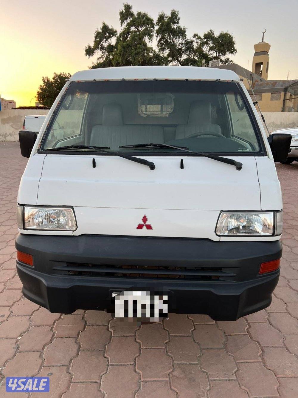 للبيع باص بوكس مقفل مستبيشي 20130