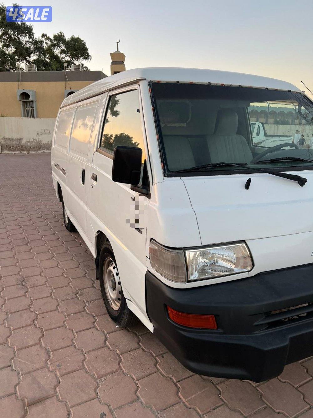 للبيع باص بوكس مقفل مستبيشي 20131