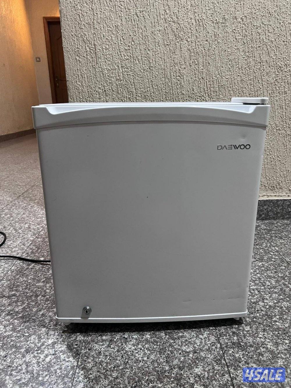 compact office refrigerator/ثلاجة مكتب صغيرة0