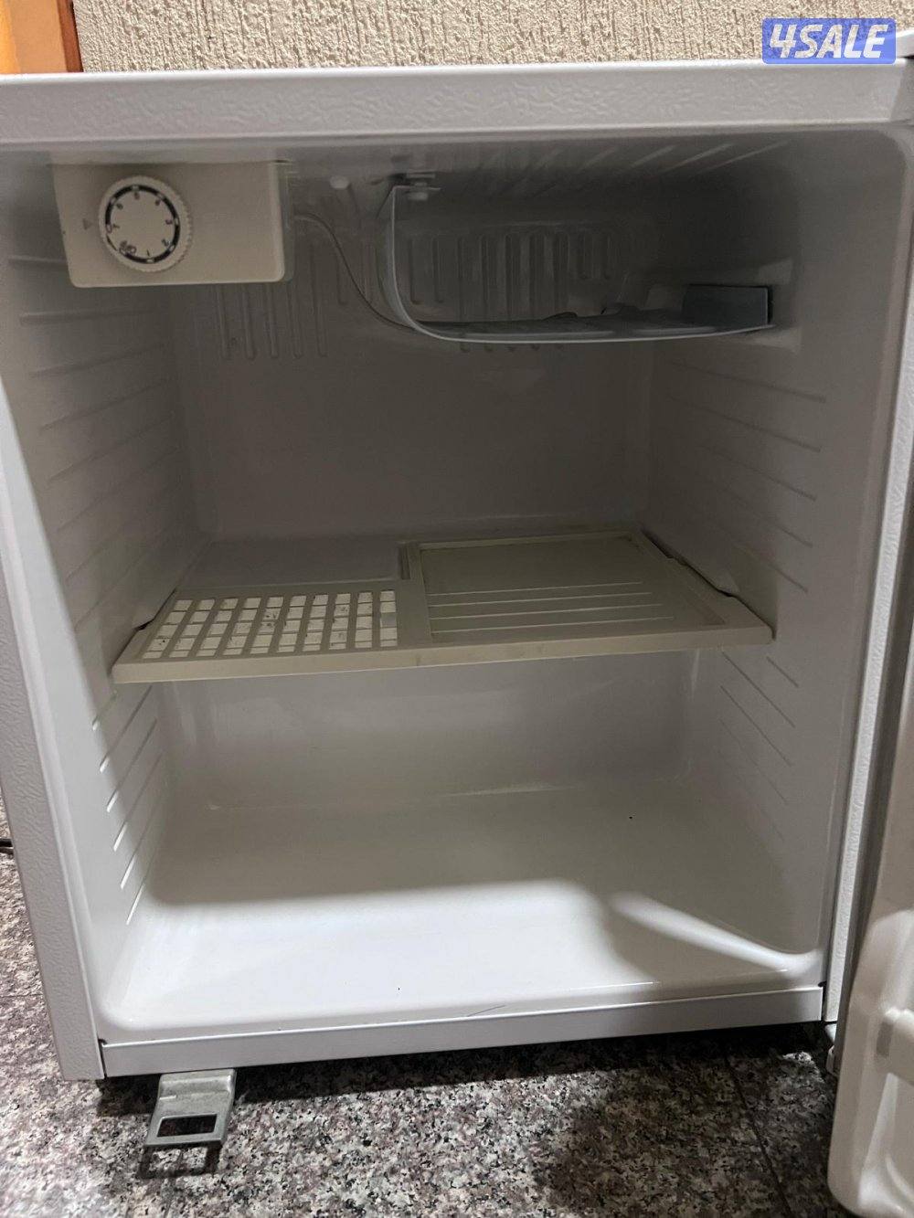 compact office refrigerator/ثلاجة مكتب صغيرة1