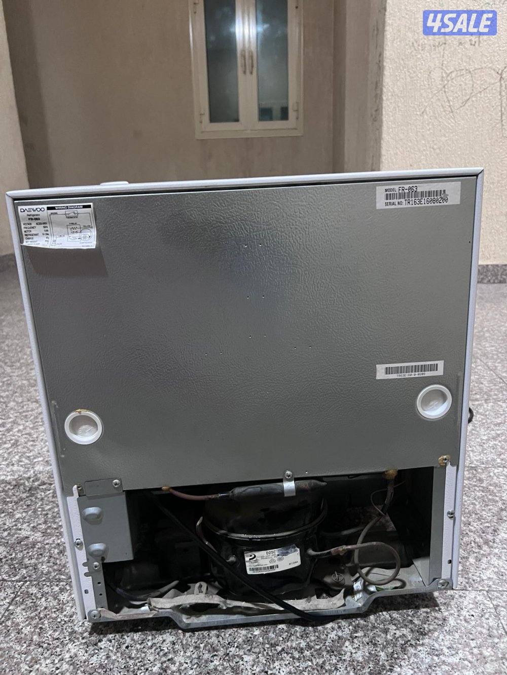 compact office refrigerator/ثلاجة مكتب صغيرة4