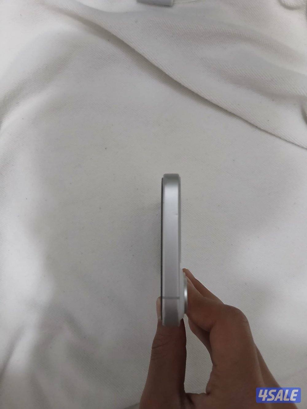 ايفون 16 ابيض 128 جيجا5