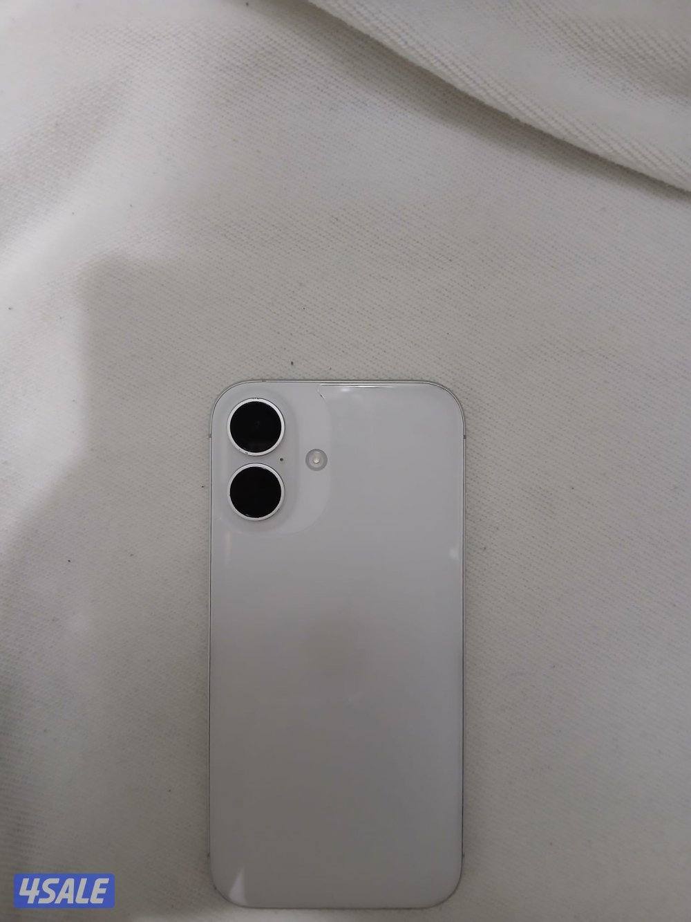 ايفون 16 ابيض 128 جيجا8