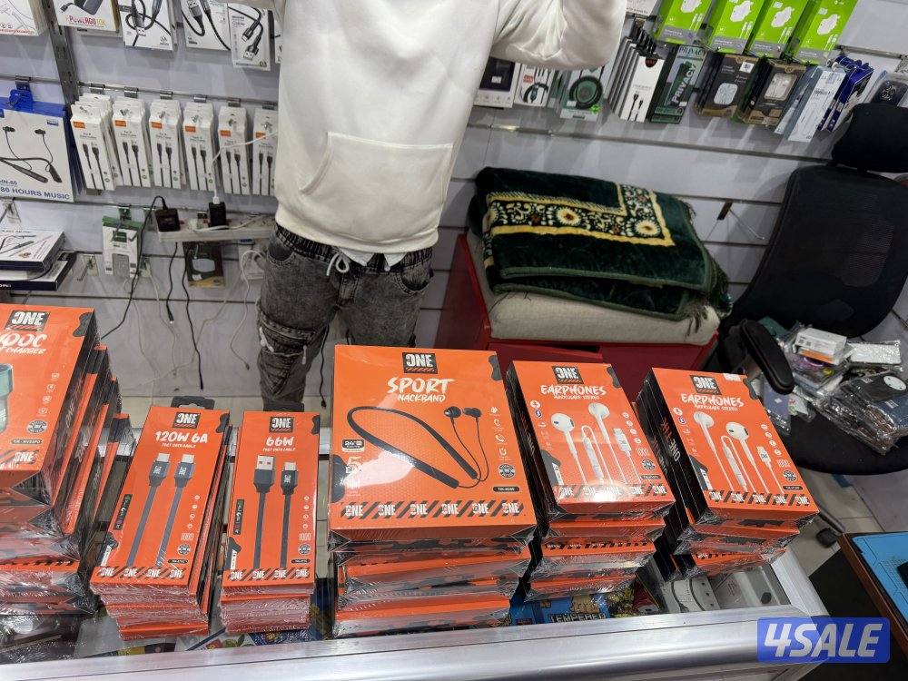 حمايات ايفون ايفون ١٥ إلى ١٧ كفالة سنه بكج كامل دينار بس سعر جمله0